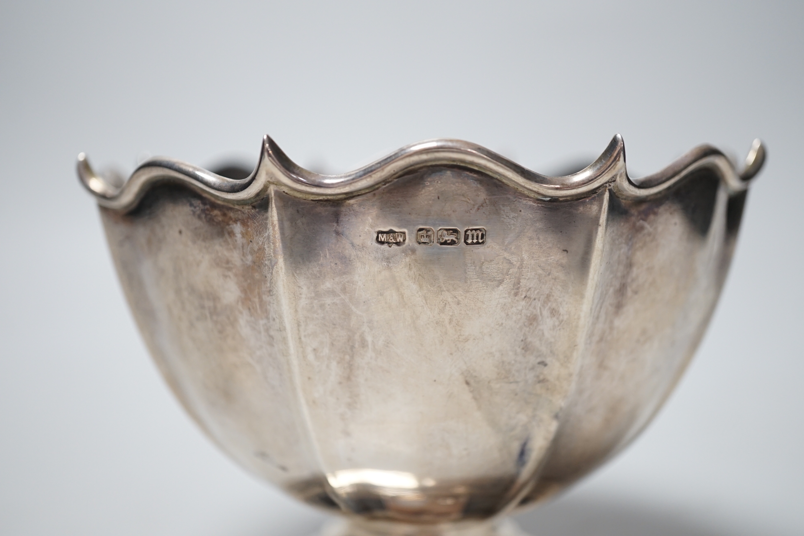 A small Mappin & Webb pedestal bowl, Sheffield, 1904, diameter 11.7cm, 112 grams.